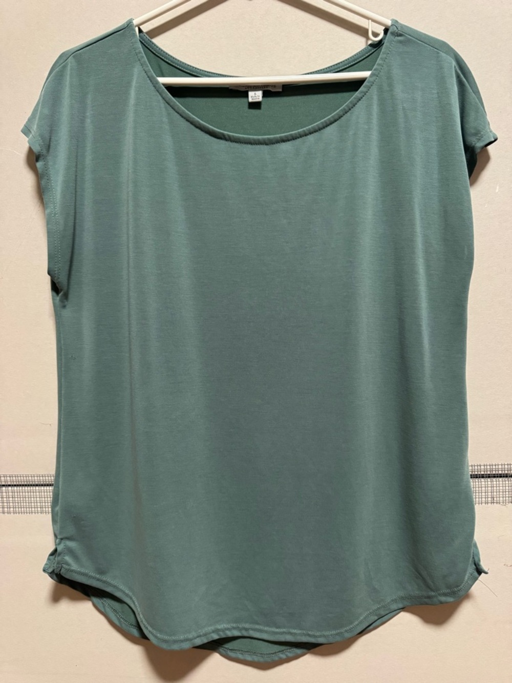 Green Envelope Sage Green Short Sleeve Scoop Neck Top